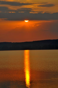 Jezioro Pluszne, nad którym znajduje się jezioro Słonecznik