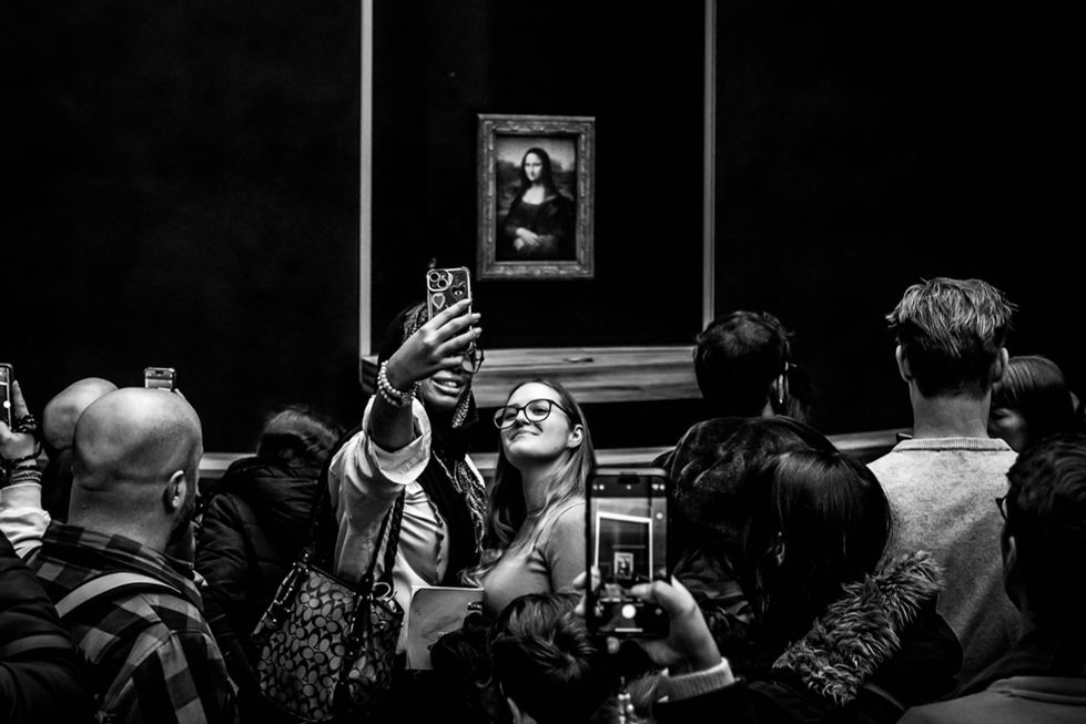 Selfie with mona -  The Louvre Museum