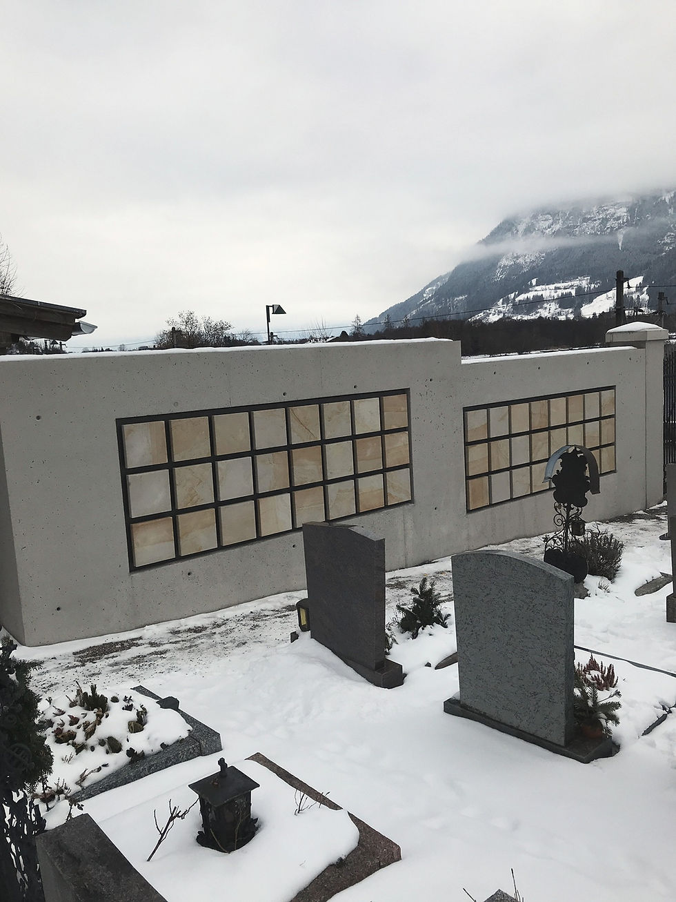 Urnenwände K2 auf dem Friedhof Zell am See in Österreich