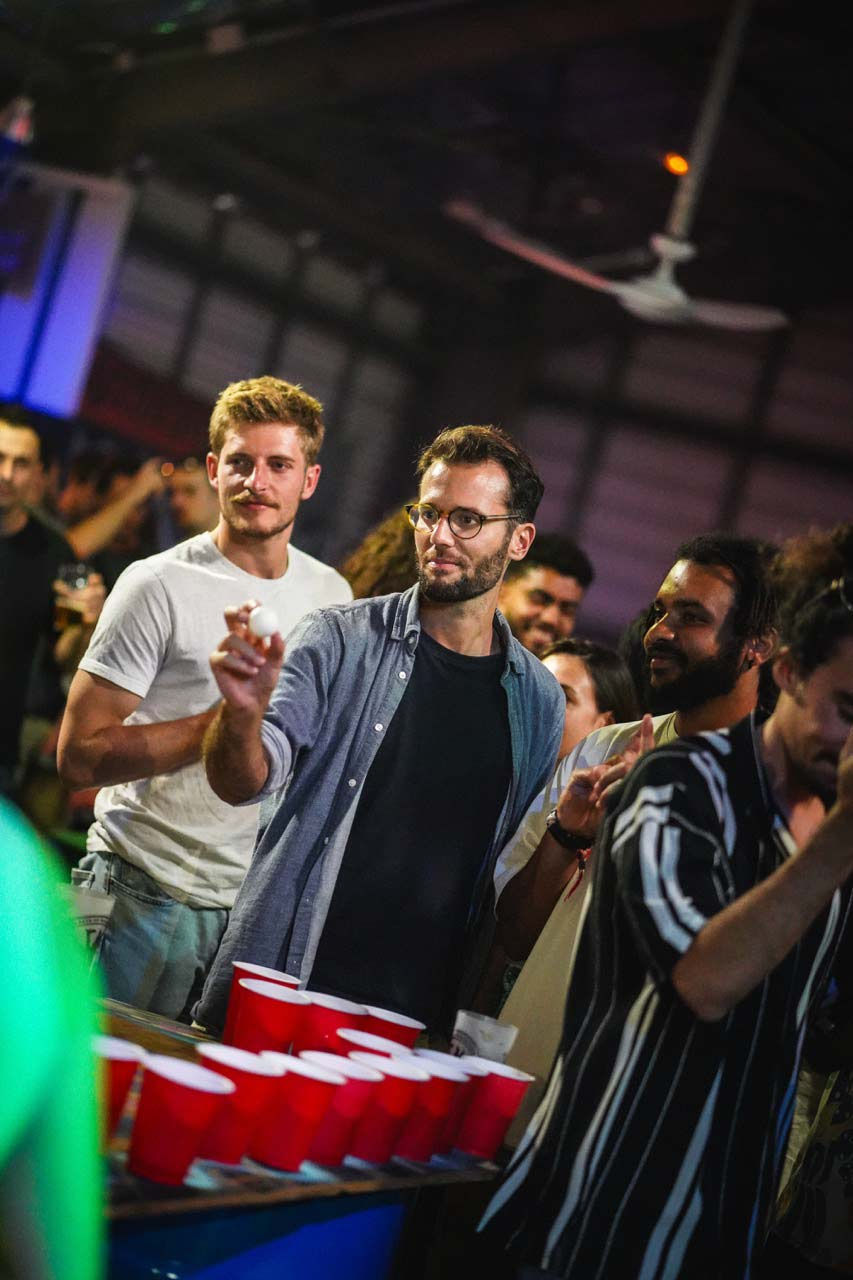 Comment j'ai doublé le chiffre d'affaires du Slam Bar grâce à une stratégie de contenu et de photo professionnelle sur les réseaux sociaux