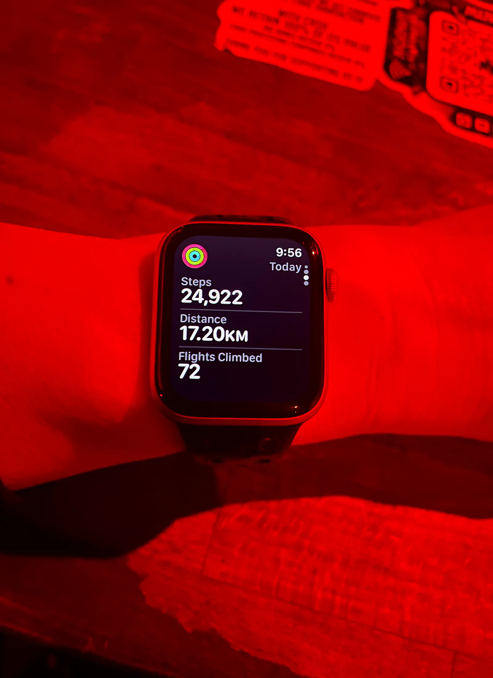 Pilt apple'i nutikellast, mis näitab, et tehtud on täna peaagu 25 000 sammu