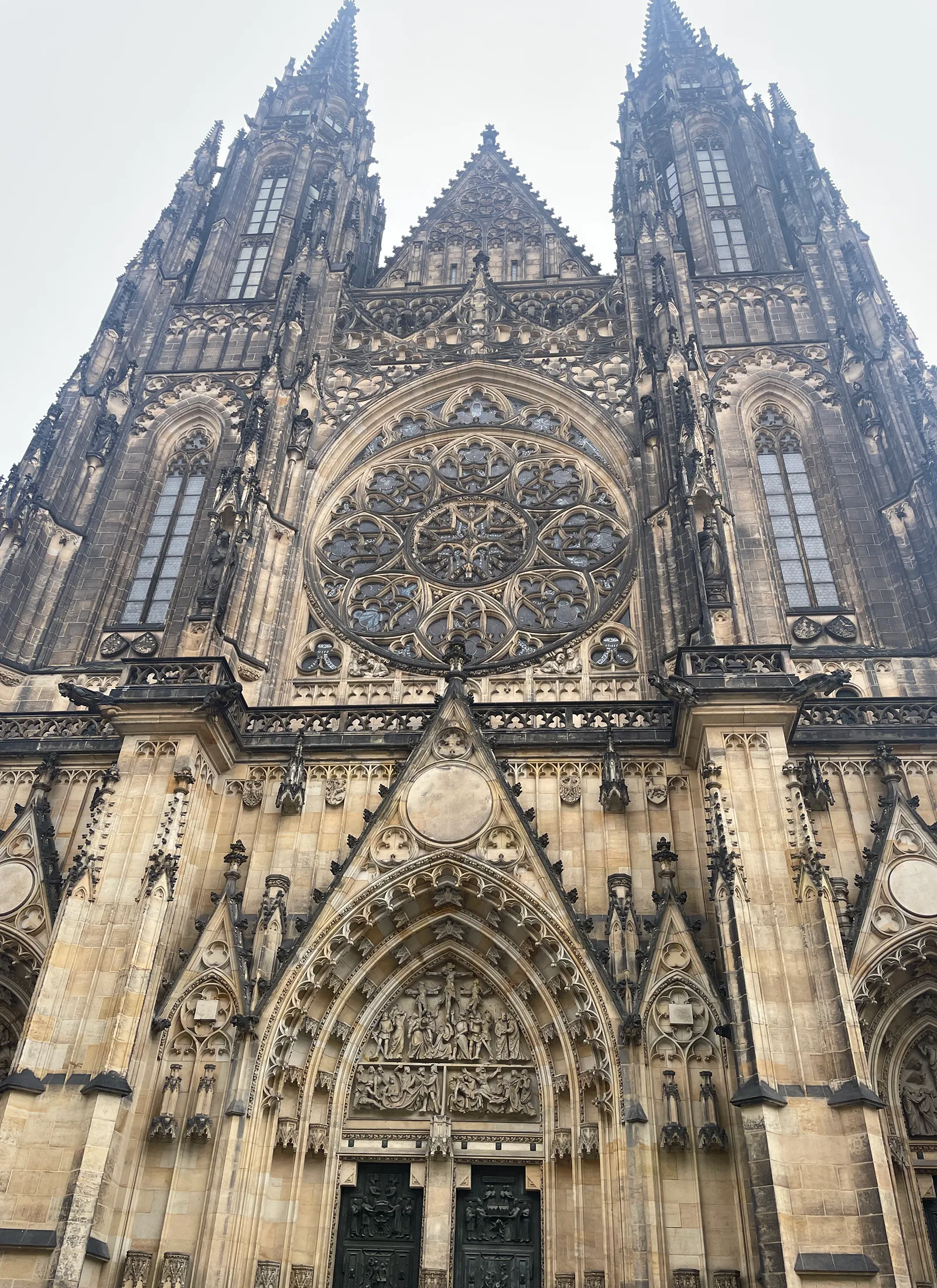 Püha Vituse katedraali peaukse vade