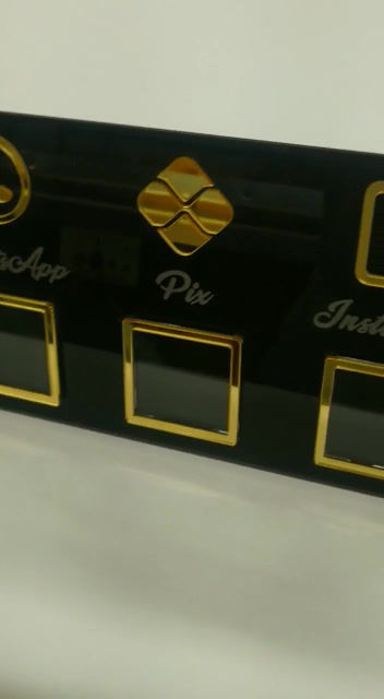 Miniatura: Totem QR Code triplo em acrílico preto e dourado