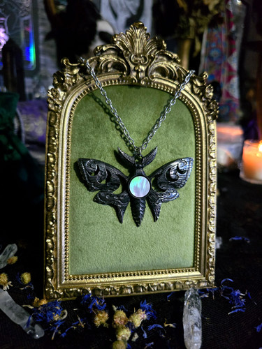 Alchemy Lunar Moth Oorbellen main image 1