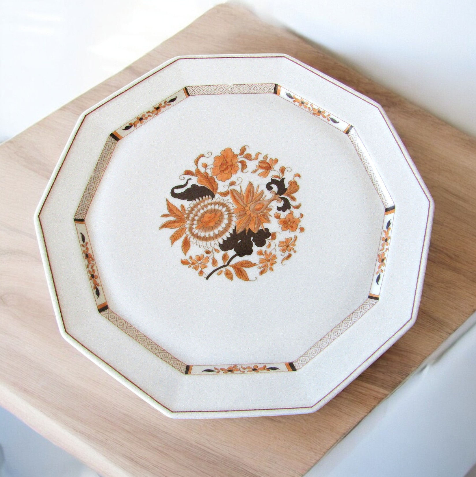 Limoges Coquet. Plat à tarte en porcelaine forme Lotus modèle Ambassade