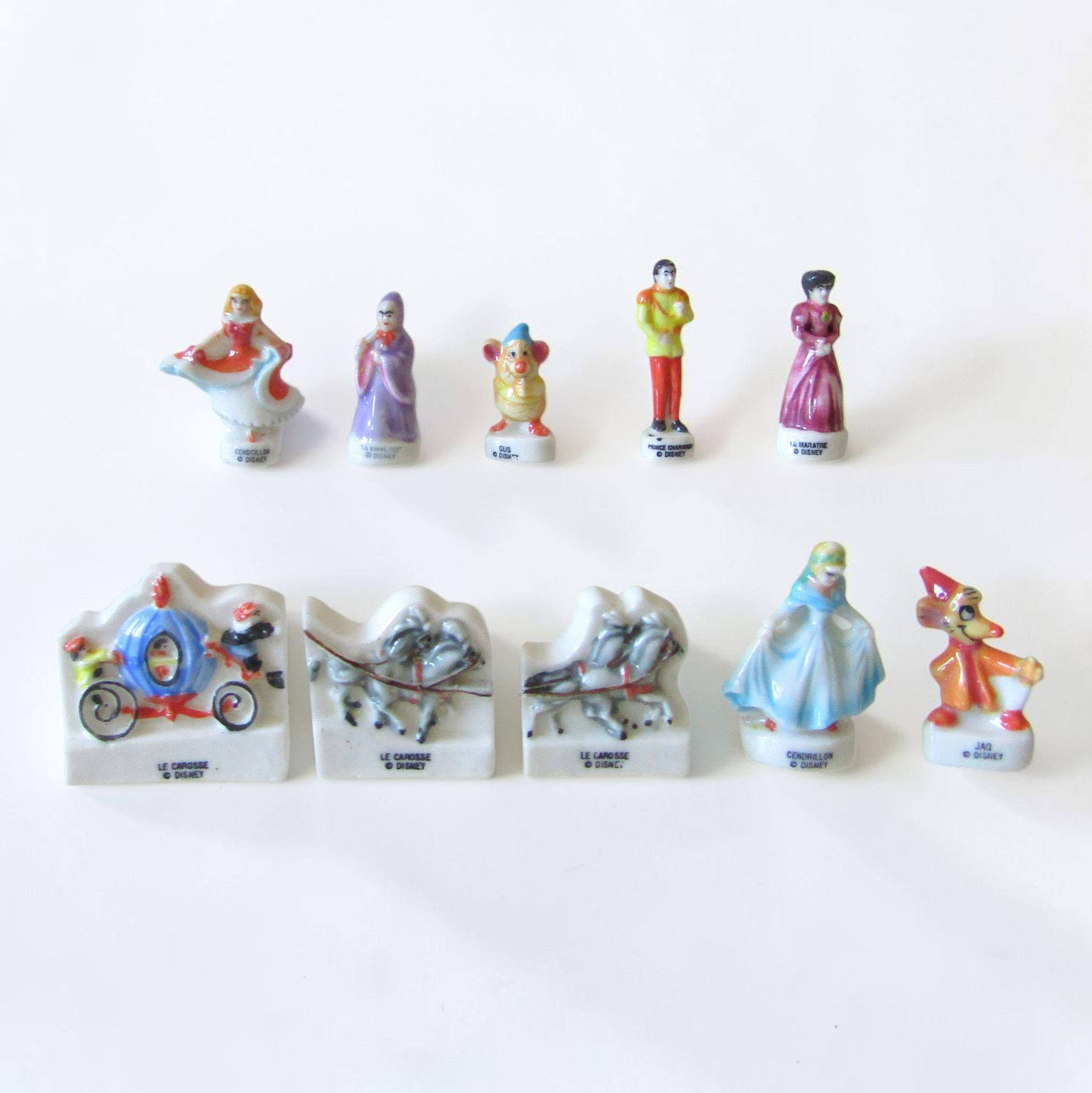 Série complète de 10 fèves brillantes en porcelaine Cendrillon – Éditions Arguydal 1997, représentant Cendrillon en robe bleu