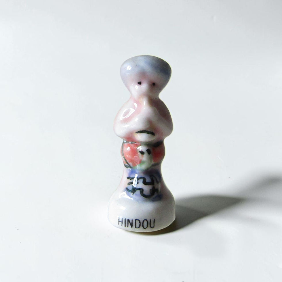 Miniature : Collection de 10 fèves en porcelaine brillante « Les Enfants du Monde » éditée par Nordia en 1996, représentant un Américain