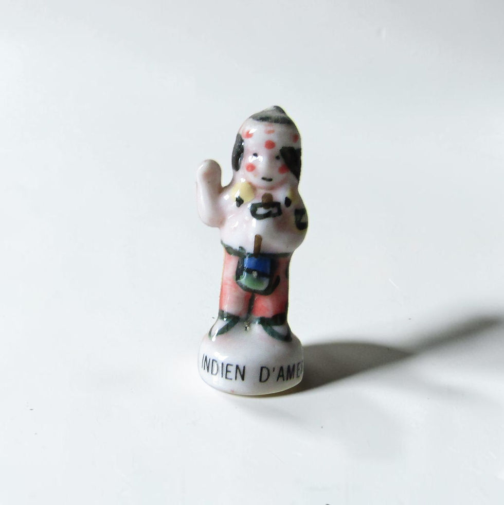 Miniature : Collection de 10 fèves en porcelaine brillante « Les Enfants du Monde » éditée par Nordia en 1996, représentant un Américain