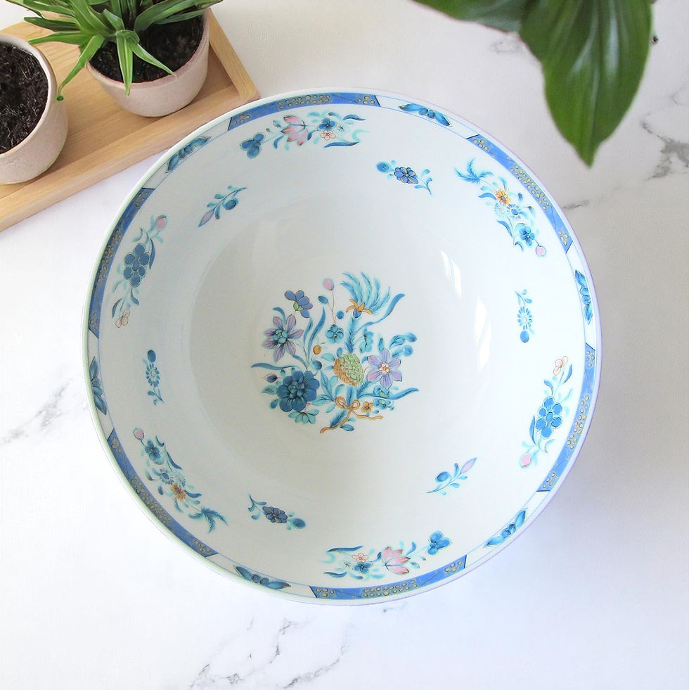 Limoges Bernardaud. Saladier en porcelaine décor de fleurs modèle Pahang