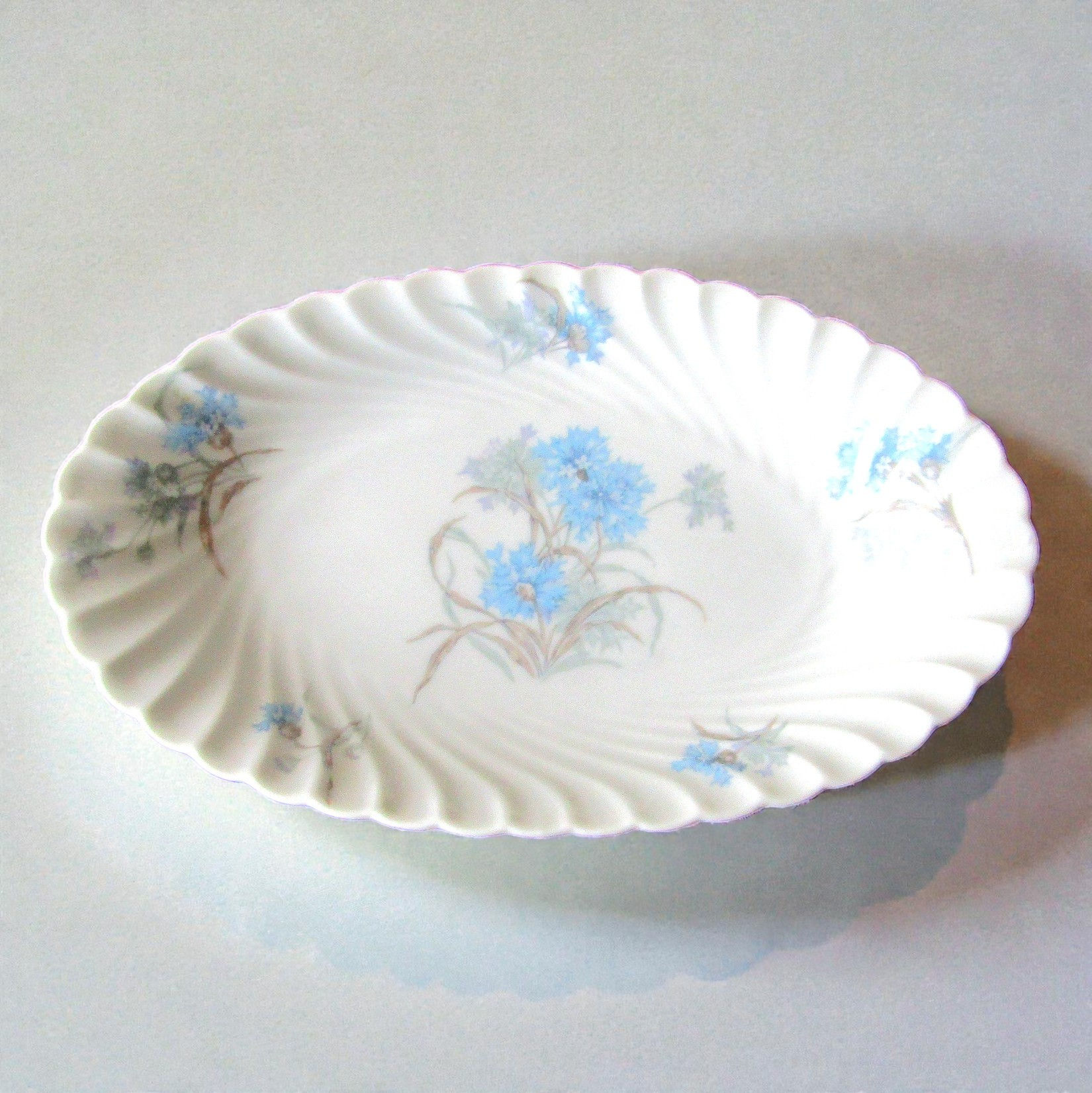 Ravier en porcelaine – Modèle Torse Bleuets – Limoges Haviland