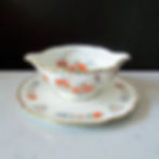 Saucière en porcelaine de Limoges Raynaud, collection Vieux Chine Damon, décor d’inspiration asiatique finement détaillé