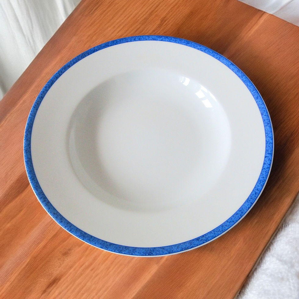 Limoges. Vignaud. 6 assiettes creuses en porcelaine modèle Hortense