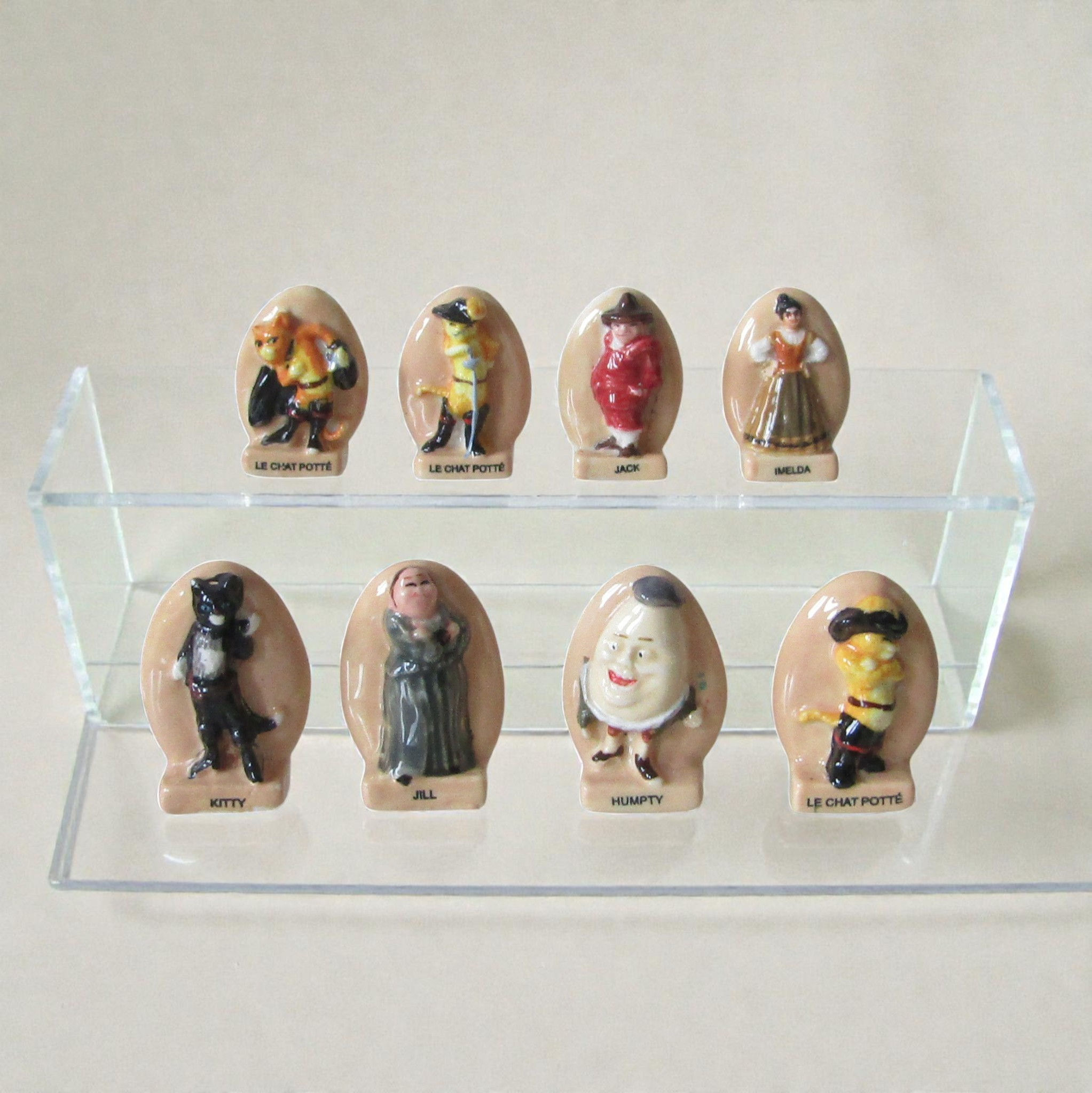 Fèves en porcelaine brillante « Le Chat Potté » (Éditions Alcara, 2012) représentant huit personnages du film, dont le Chat