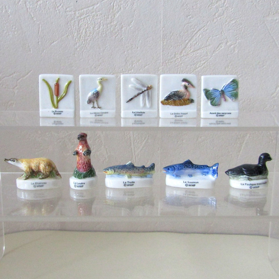 10 fèves brillantes en porcelaine de la série WWF « Préservons l’eau douce », éditée par Éditions Arguydal en 2003.