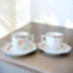 Limoges Coquet. Paire de tasses à café porcelaine forme Lotus modèle Ambassade