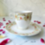 Tasse à café avec soucoupe en porcelaine de Limoges Haviland modèle Mozart Chantoung décor floral et motifs orientaux avec