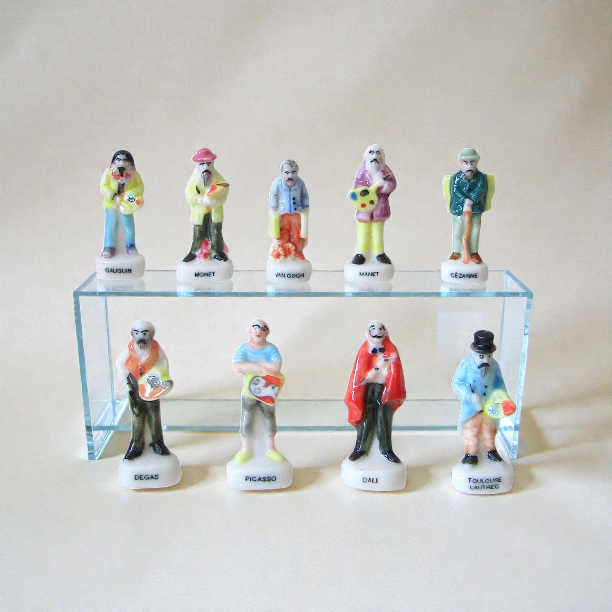 Fèves en porcelaine brillante représentant une série de neuf grands peintres célèbres (Gauguin, Monet, Van Gogh, Picasso