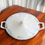 Miniature : Limoges Bernardaud. Soupière en porcelaine décor de fleurs modèle Tibet