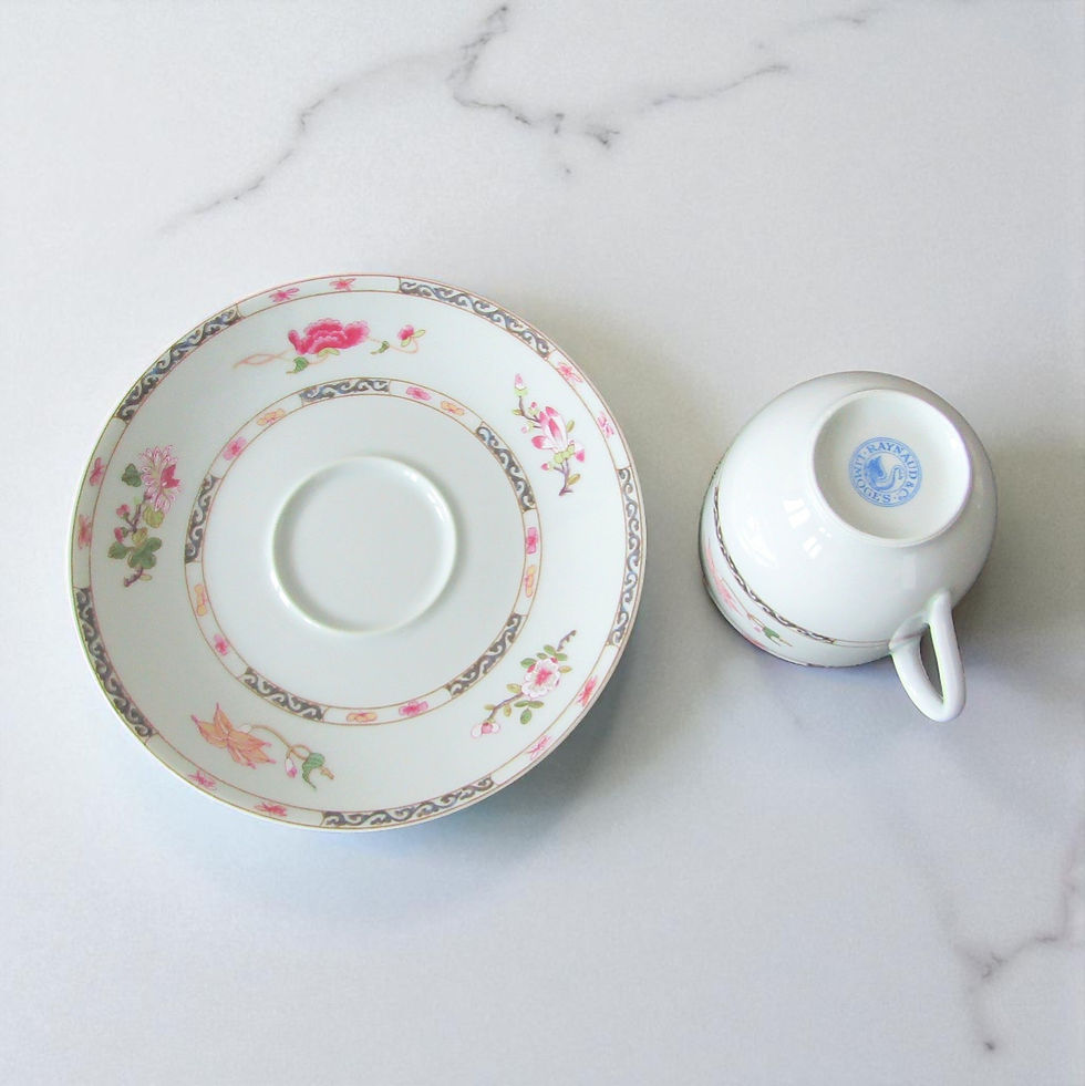 Miniature : Limoges. Raynaud. Tasse à café en porcelaine modèle Formose Chine 18e Siècle