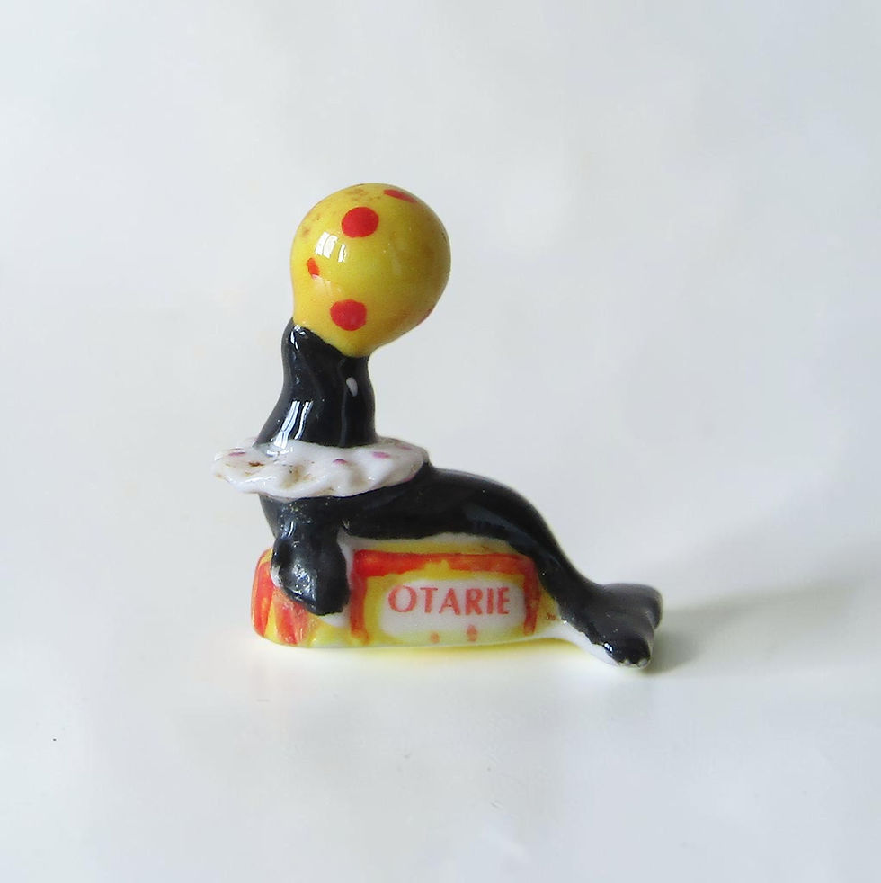 Série complète de 9 fèves brillantes "Banette – Le Grand Cirque", éditée par Prime en 2011, otarie éléphant clown acrobate