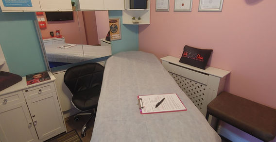 Our comfortable wide waxing table with thick layer of memory foam on top to help you relax during appointment. There's also a pillow for that extra support to your head/neck. Table is electric and height adjustable.