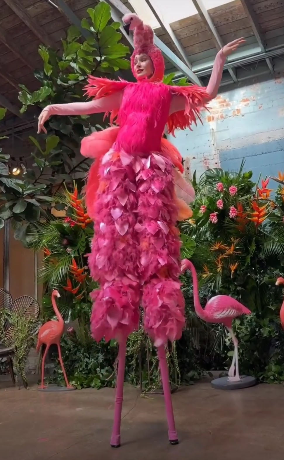 Miniaturbild: Stilt Walker Pink Flamingo Costume. Alice in Wonderland.