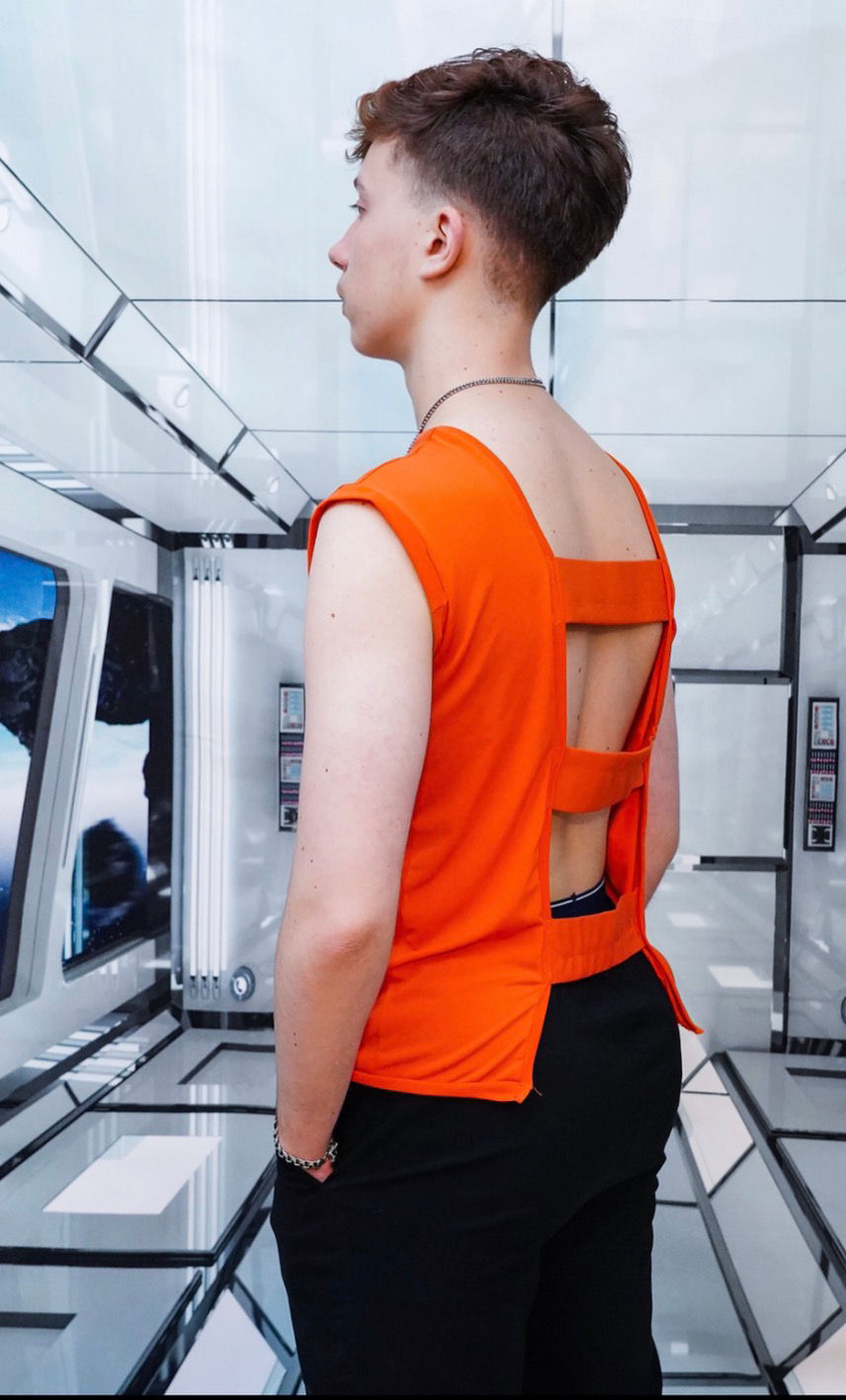 Miniaturbild: Futuristic Orange Hero Costume Inspired by Corben Dallas