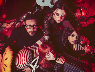 Review: «Evelyn Evelyn» | Αληθινά συναισθήματα, σε ''cabaret'' ρυθμούς!