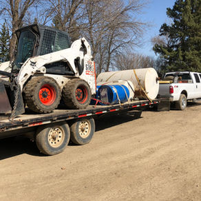 NORTHBOUND, 4-WHEELER IN TOW, EXITING AT KM 74