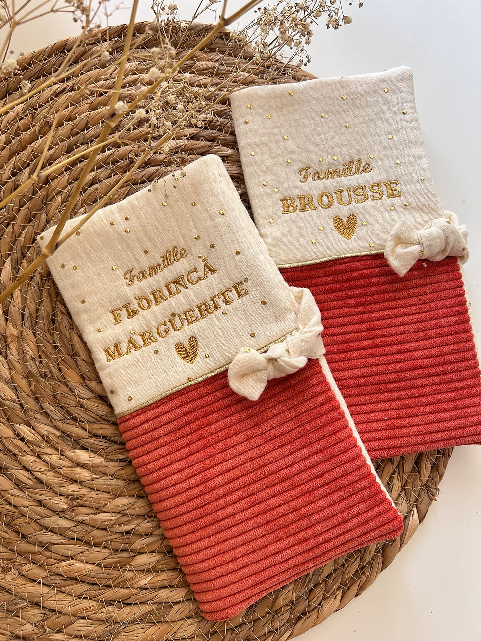 Protège livret de famille bi matière personnalisé avec le prénom broderie