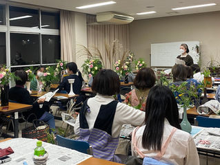 10月秋のアレンジメントレッスン風景