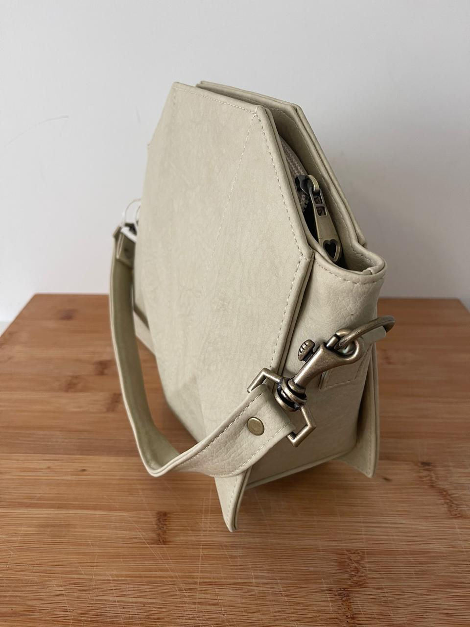 Thumbnail: Verona Mini Cream