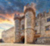 Eski şehirde Büyük Üstadlar Sarayı'nın görkemli ana kapısı