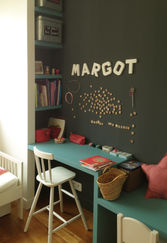 agrandissement d'une chambre d'enfants - création bureau et étagères sur mesure - mur ardo