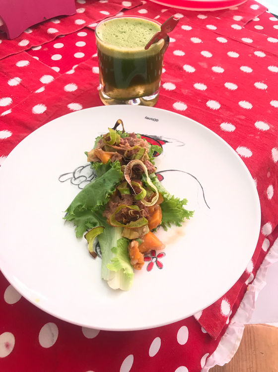 Que vas a desayunar ??? Oye te recomiendo éste juguito que tiene lechuga, espinaca, apio, zanahoria,