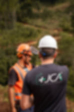Equipe da JCA Segurança do Trabalho trabalhando para realizar inspeções e garantir a segurança no ambiente de tra