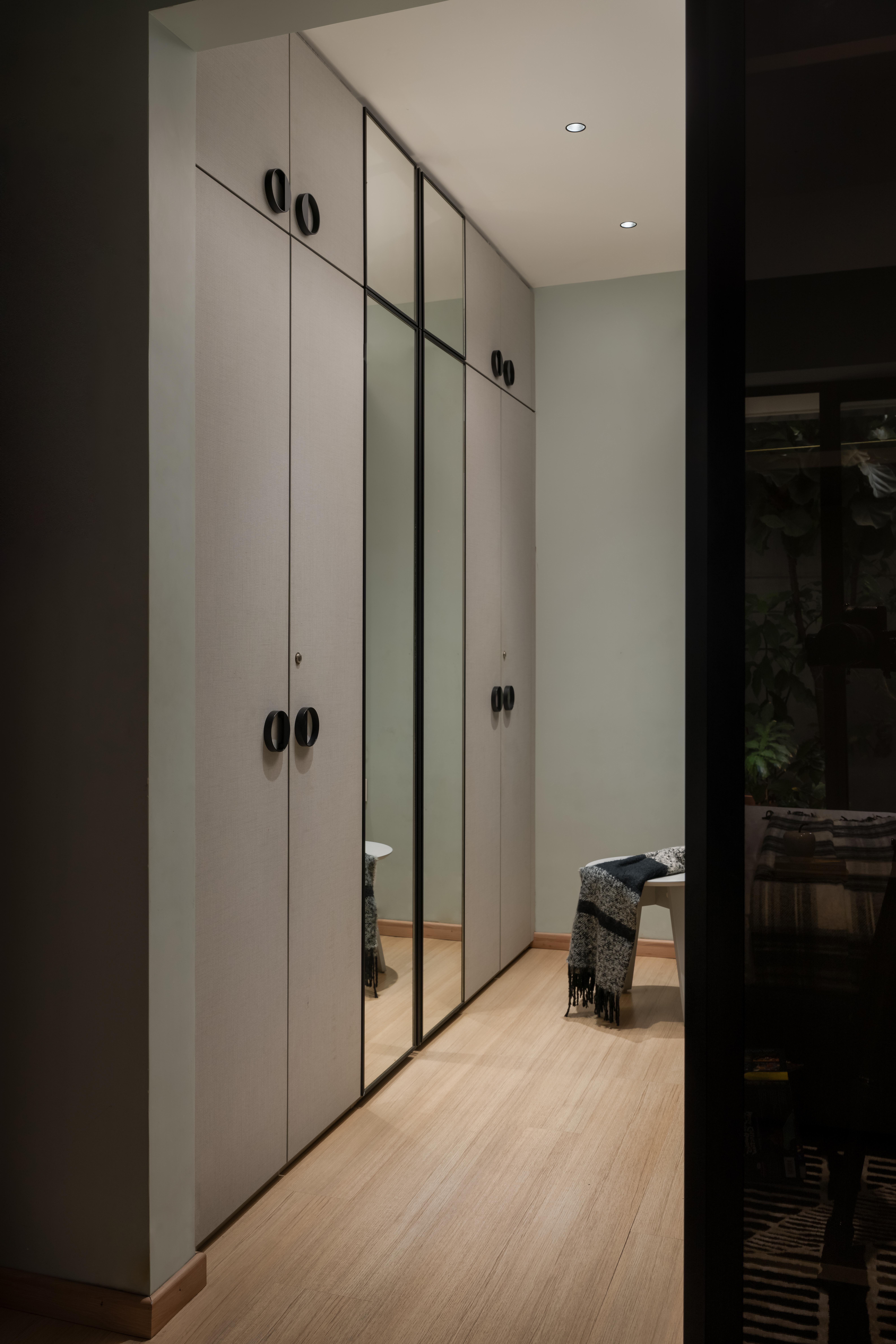 Evantha Aristi — Walk-In