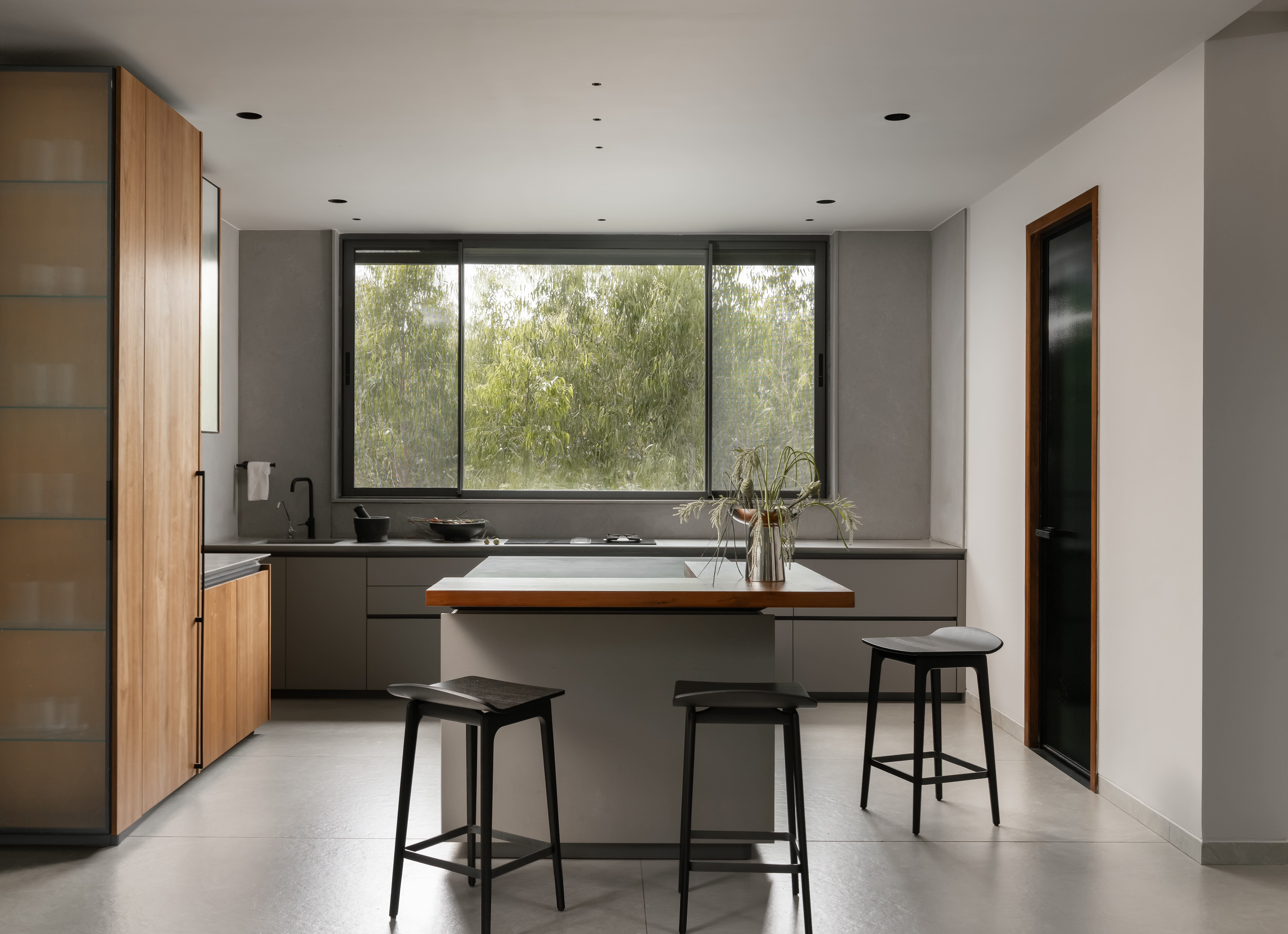 78 Beverly Hills &mdash; Cabinets & Me