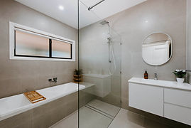 Main bathroom at Mudgee House