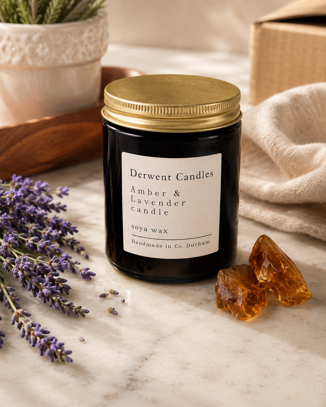 Candle in amber & lavender
