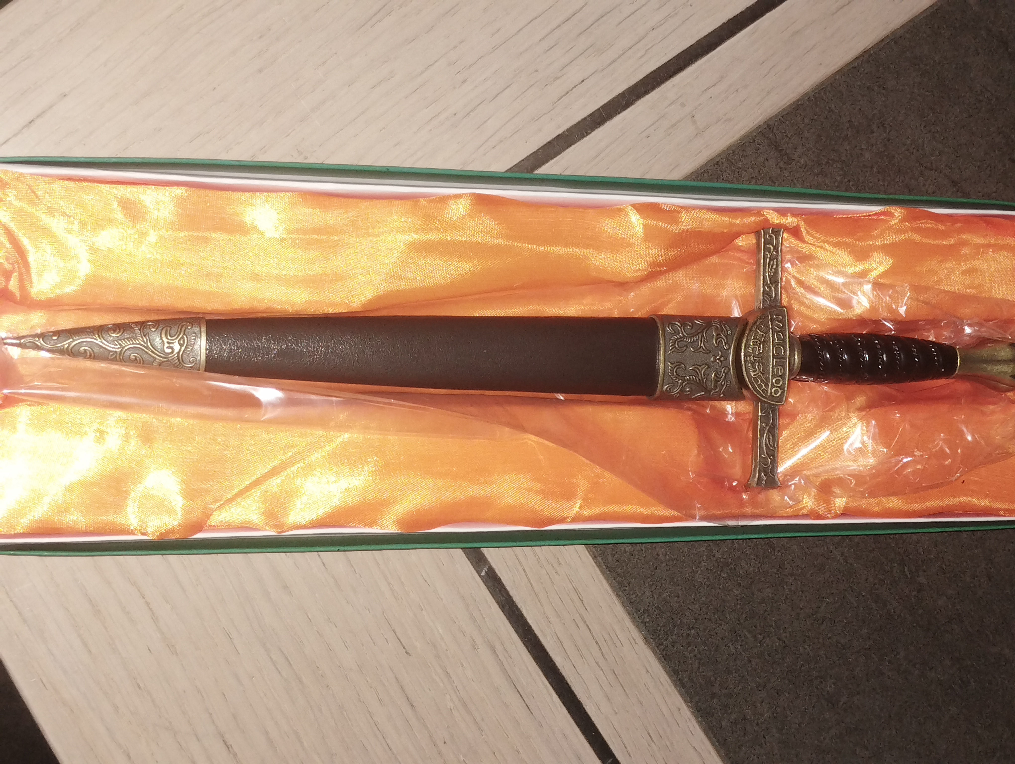 Dague Médiévale à Tête couronne