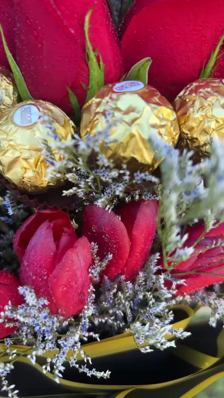 Thumbnail: Golden Love – Rose & Chocolate Bouquet