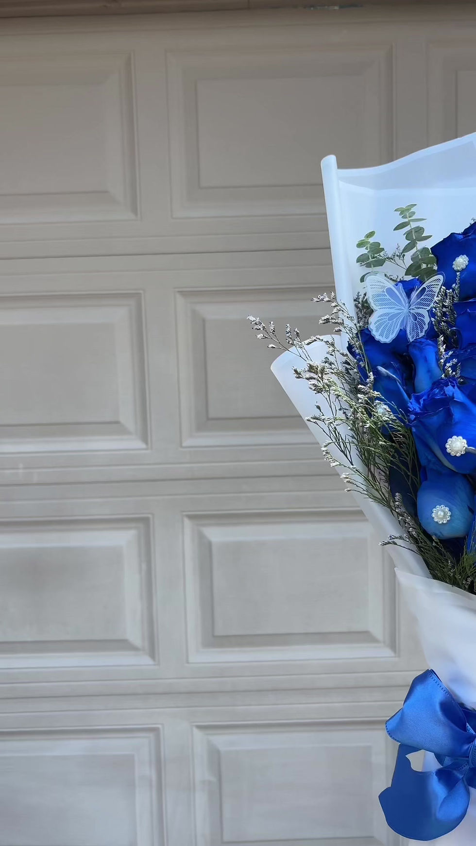 Thumbnail: 25 Royal Blue Queen Bouquet