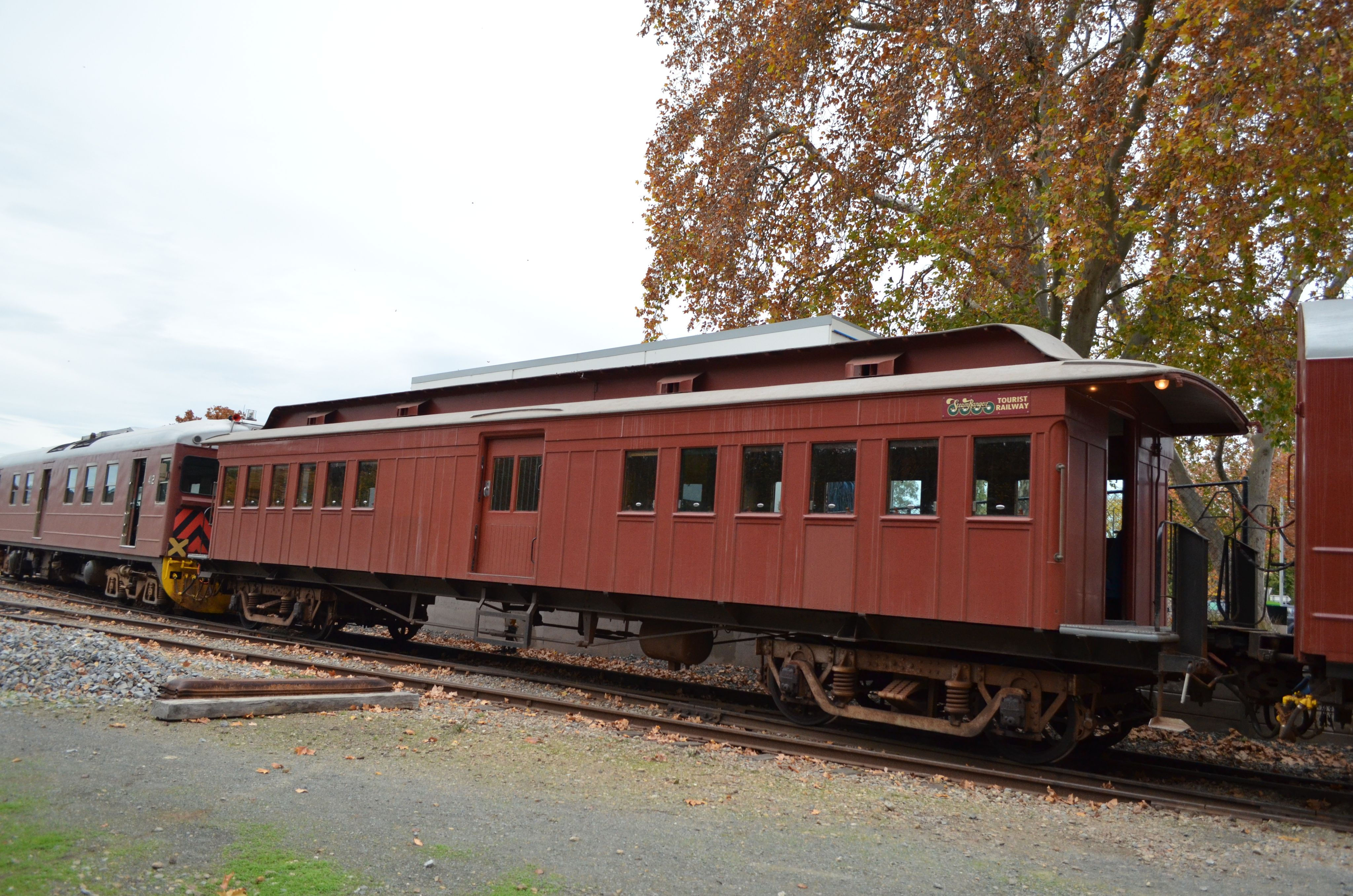 Ho Scale SAR 327 Surburban Baggage car
