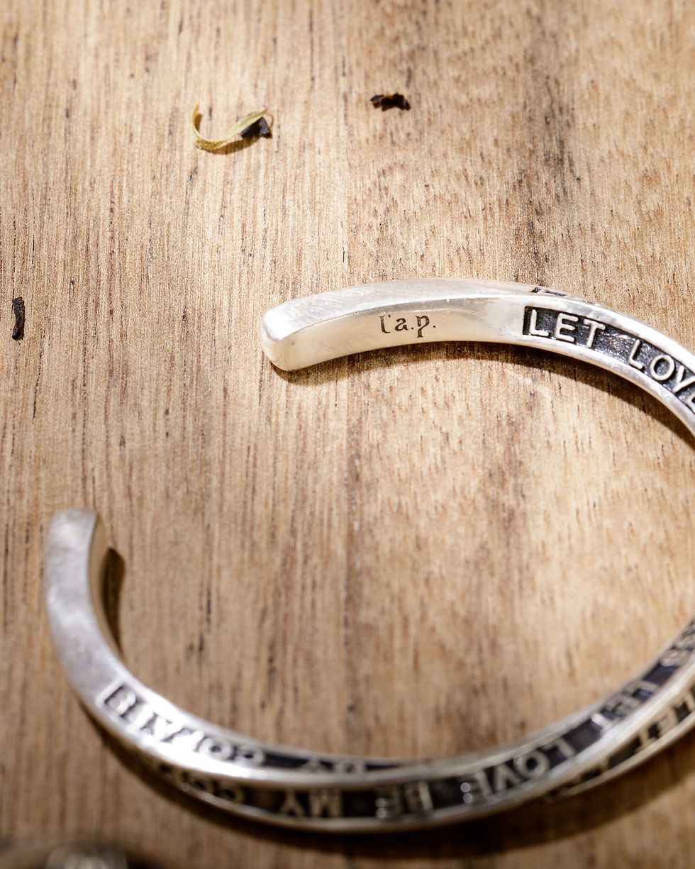 Thumbnail: Le bracelet LET LOVE BE 2