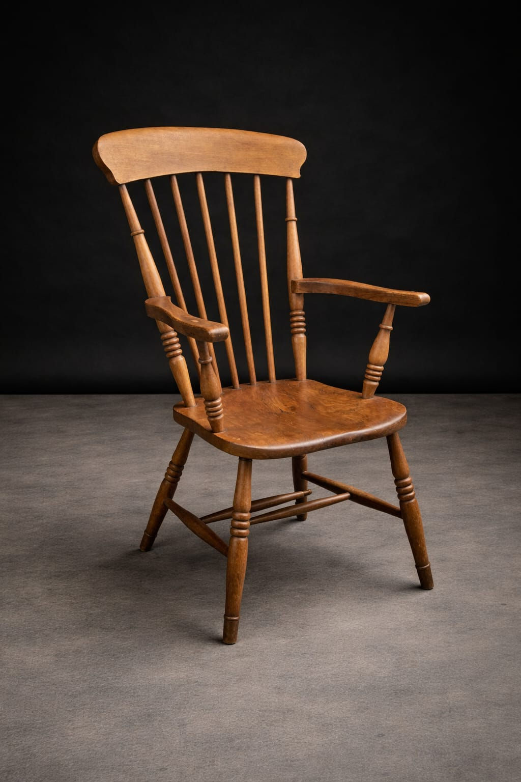 Country Windsor armchair with turned legs and curved arms