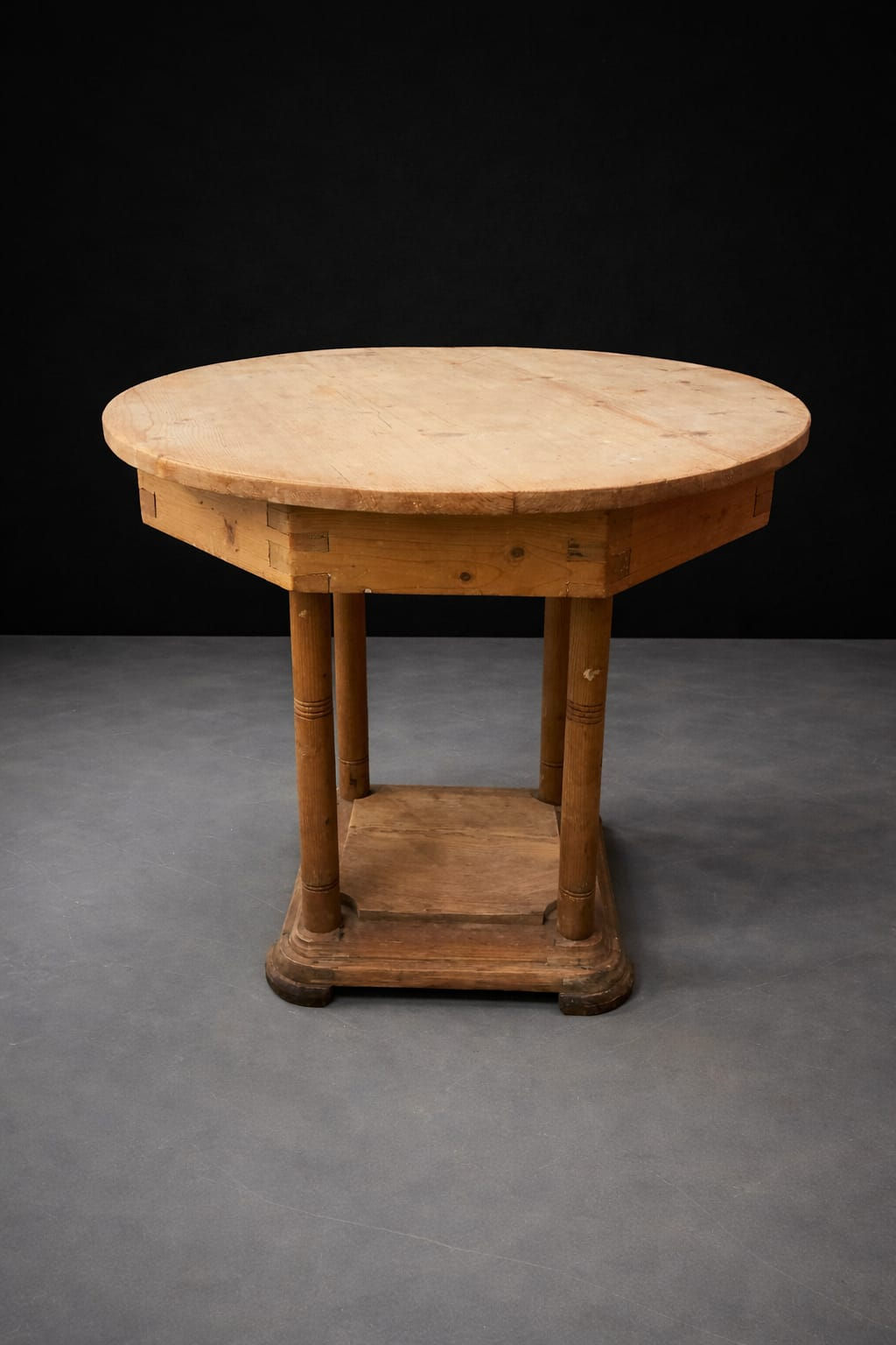 Antique country pine butcher’s preparation table with circular plank top and turned column supports, Victorian farmhouse kitc