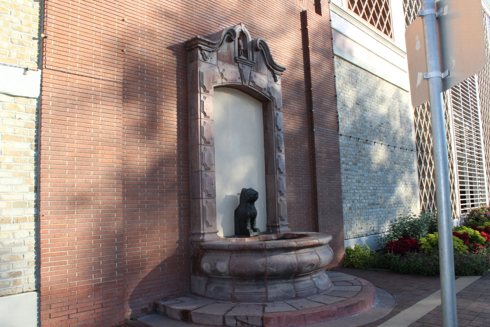 Court of Lions West 001