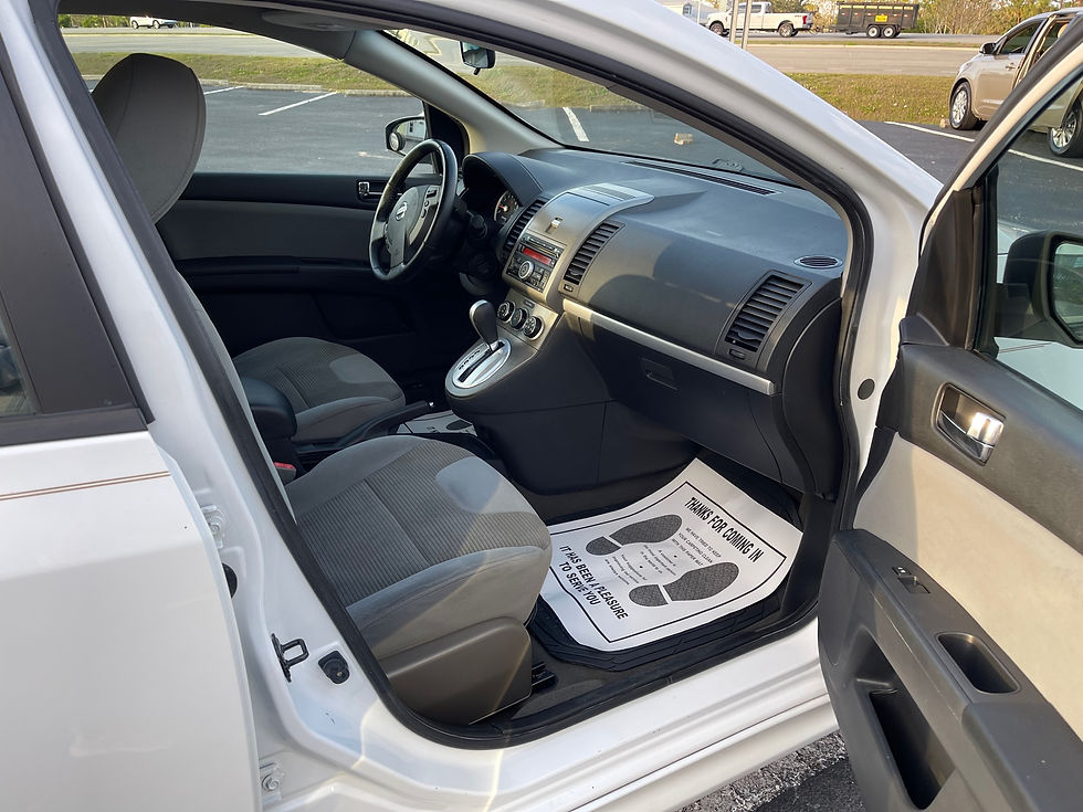 Thumbnail: 2011 Nissan Sentra SR