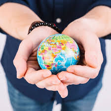 Sot bota është bërë e vogël falë komunikimit global, internetit e mediave sociale – shfrytëzoje